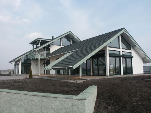 阿魯山彩石瓦探索建材行業轉型升級新道路，大力支持綠色建材下鄉